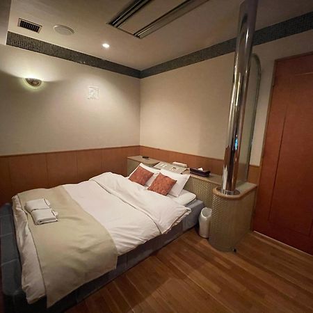 Hotel Luxe - Adult Only Токио Экстерьер фото
